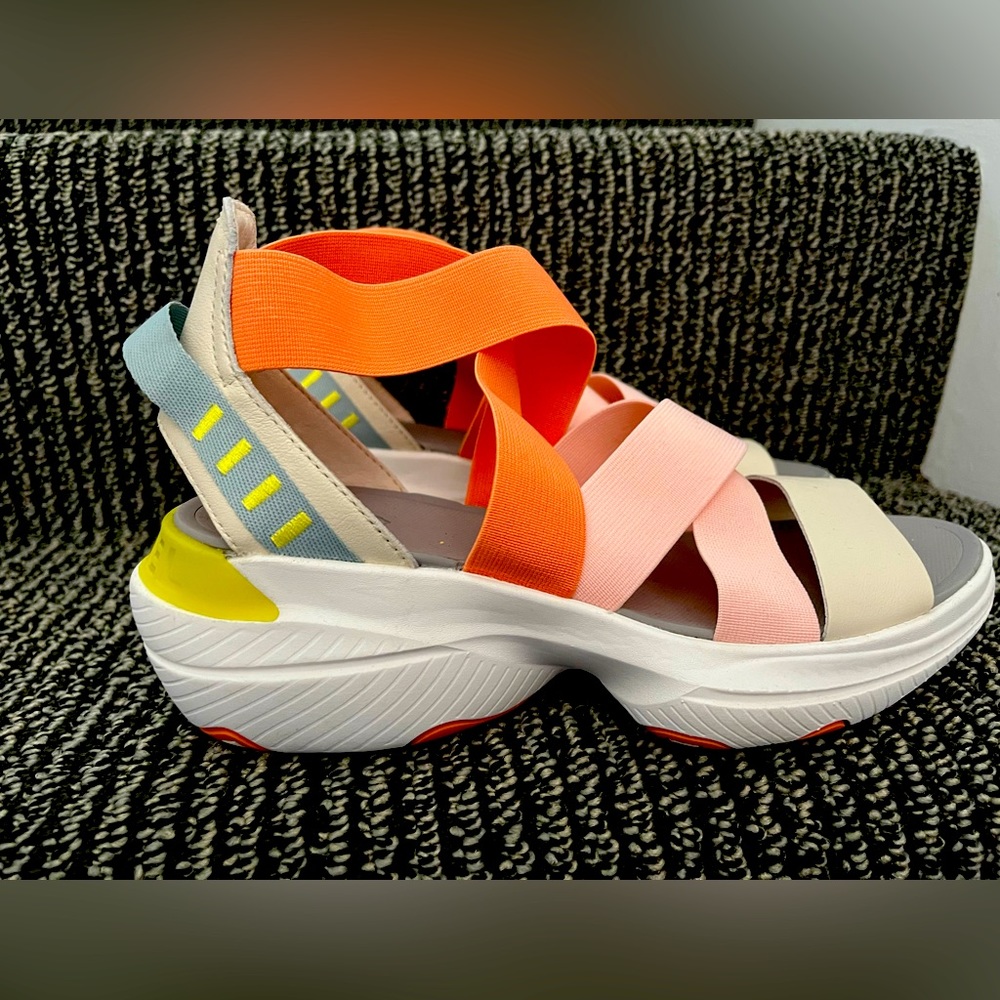 SOREL Explorer Blitz Multi Strap Sandal Paradiso Peach
